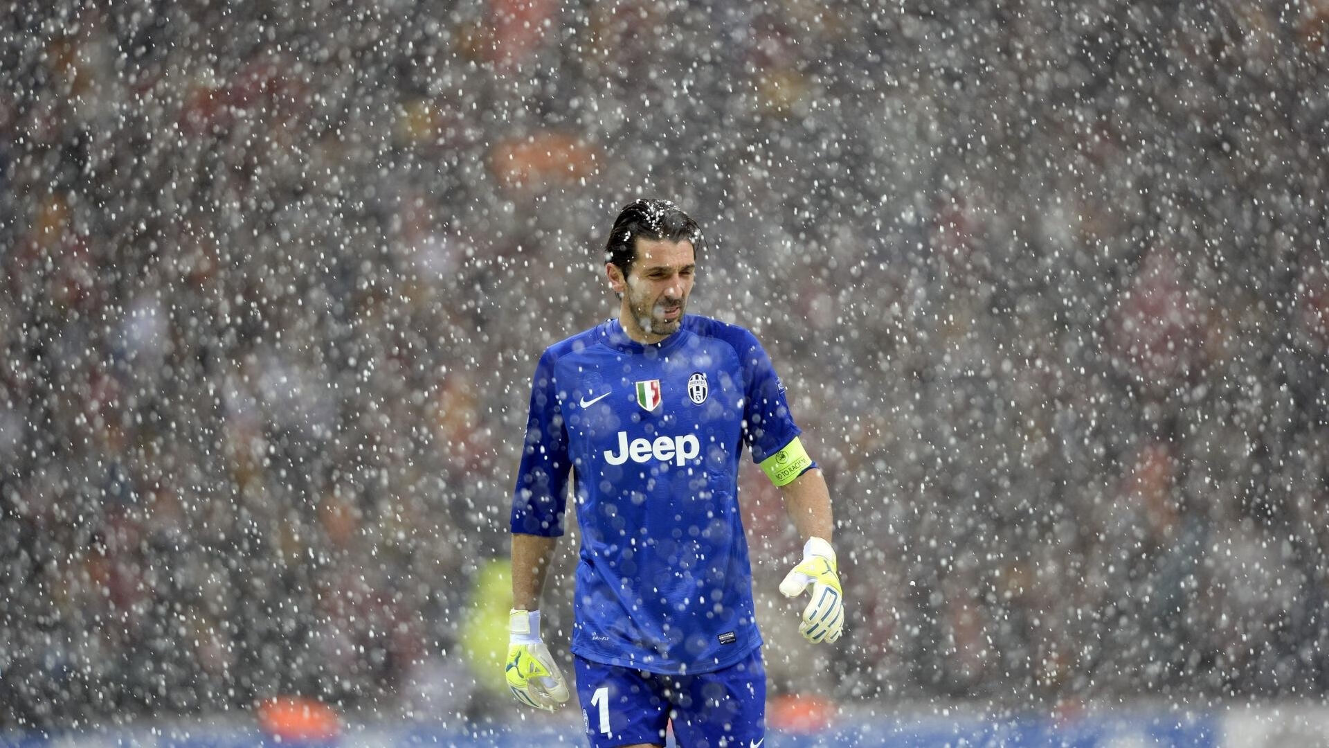 校园足球加入人工草皮测试项目提升场地适应能力,人工足球草坪什么标准